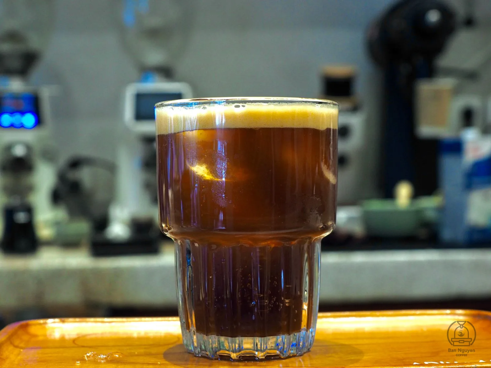 Ly espresso soda chanh. Ảnh: Adiuvat