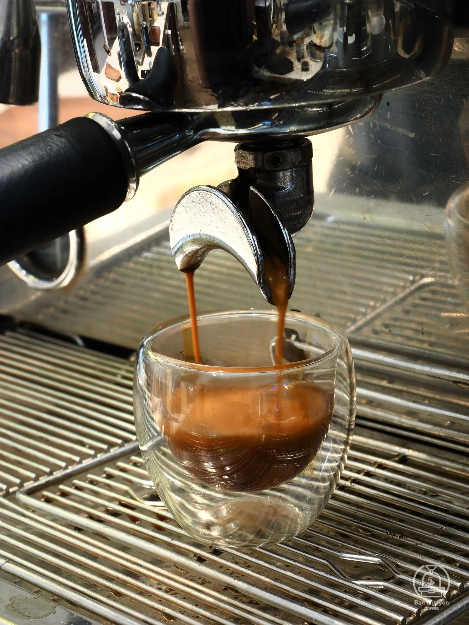 Màu espresso nhạt dần sang hạt dẻ. Ảnh: Adiuvat