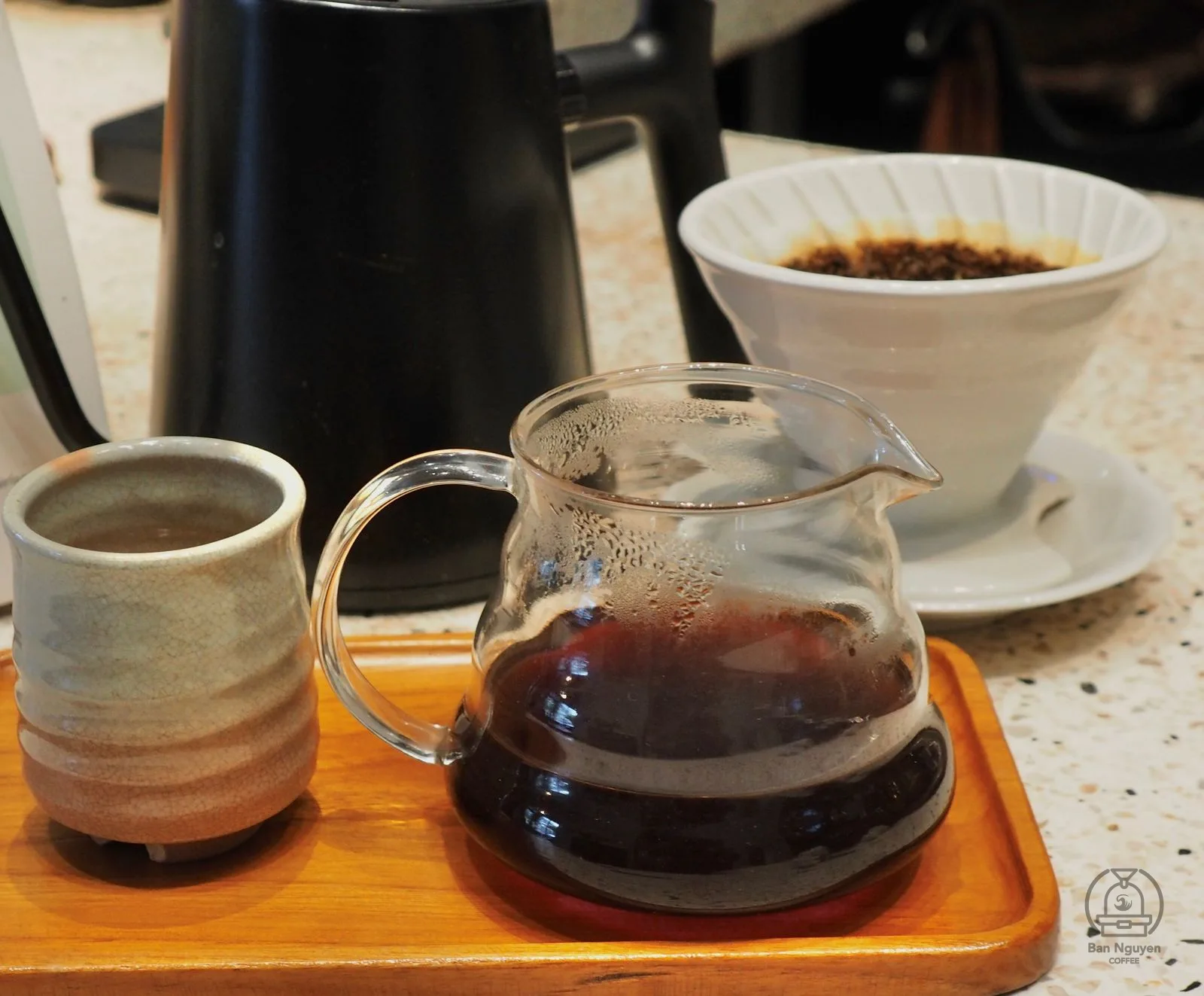 Ly pour-over vừa pha xong. Ảnh: Adiuvat